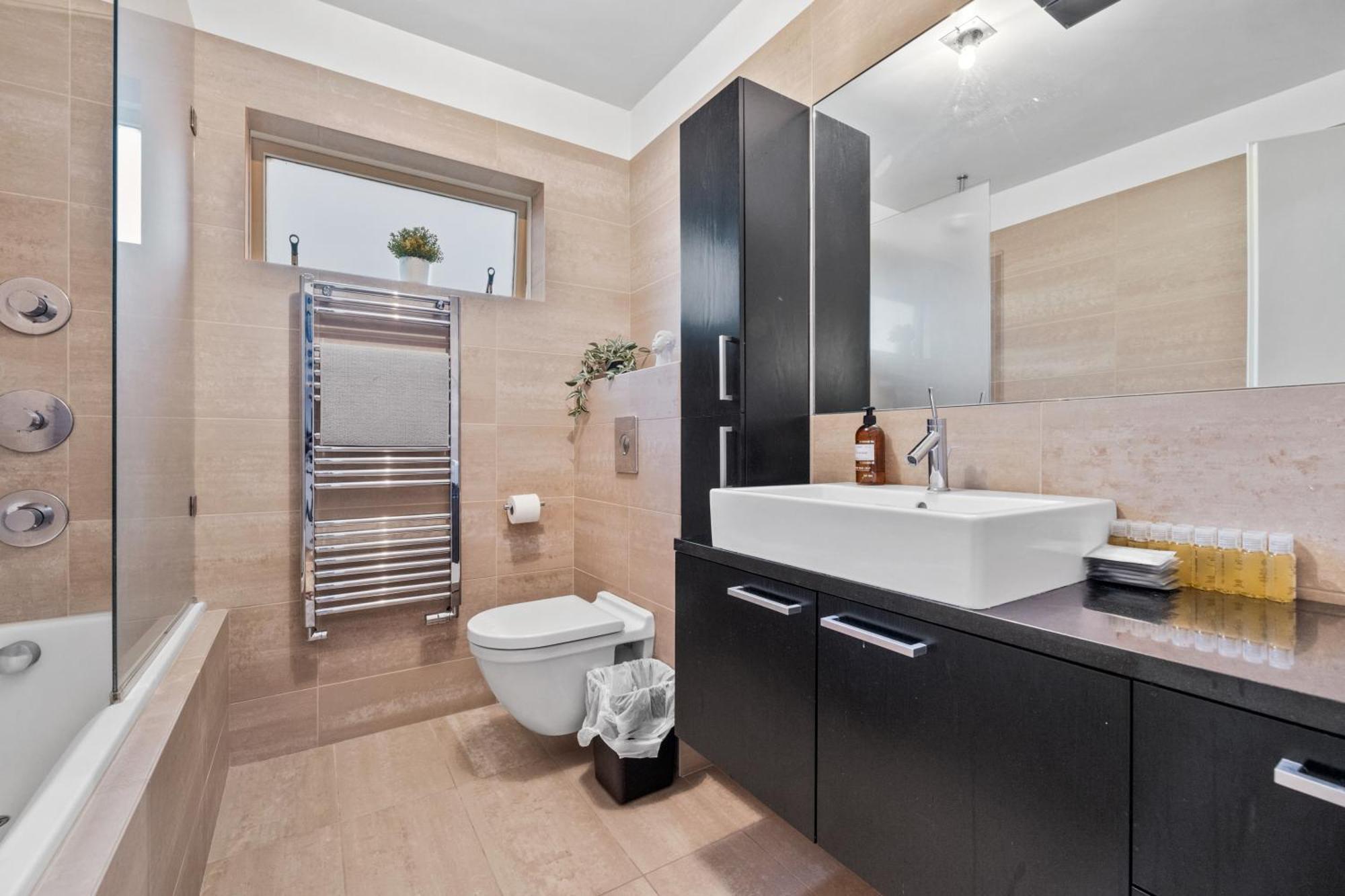Penthouse Apt On The Shopping Street-Free Parking เรคยาวิก ภายนอก รูปภาพ